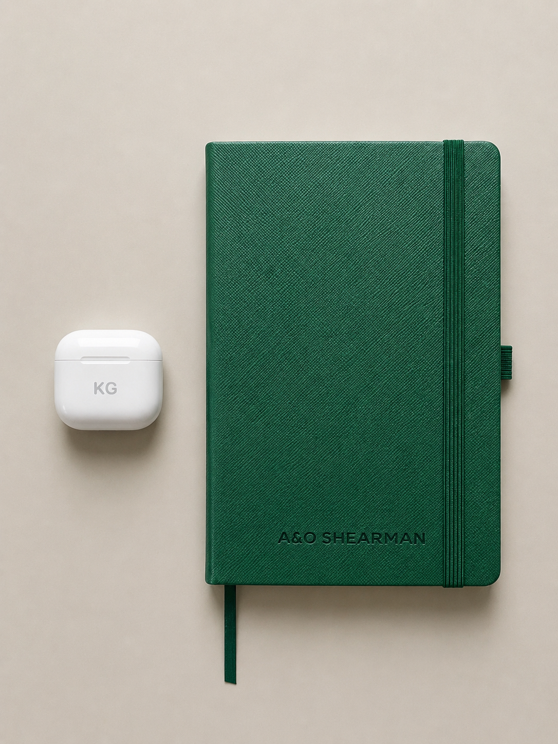 KG Branding – Notizbuch und AirPods